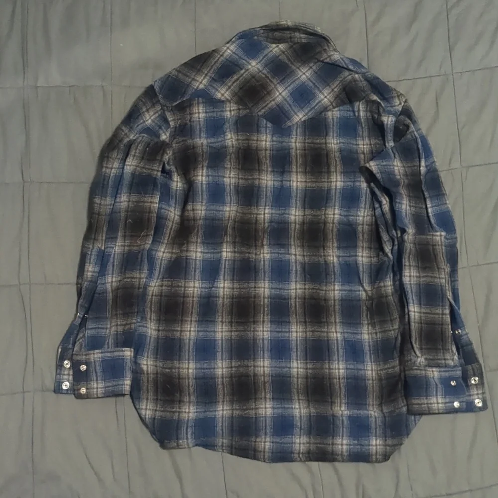 Pendleton Wool Blue and Black Casual Button Down Shirt with Plaid Design - Picture 5 of 6